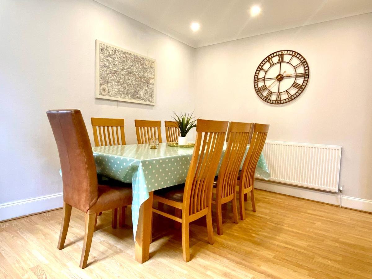 Great 4 Bedroom House - Great Location - Garden - Parking - Fast Wifi - Smart Tv - Newly Decorated - Sleeps Up To 8! Only 10 Mins Drive To Sandbanks Beach! Close To Poole & Bournemouth Kültér fotó