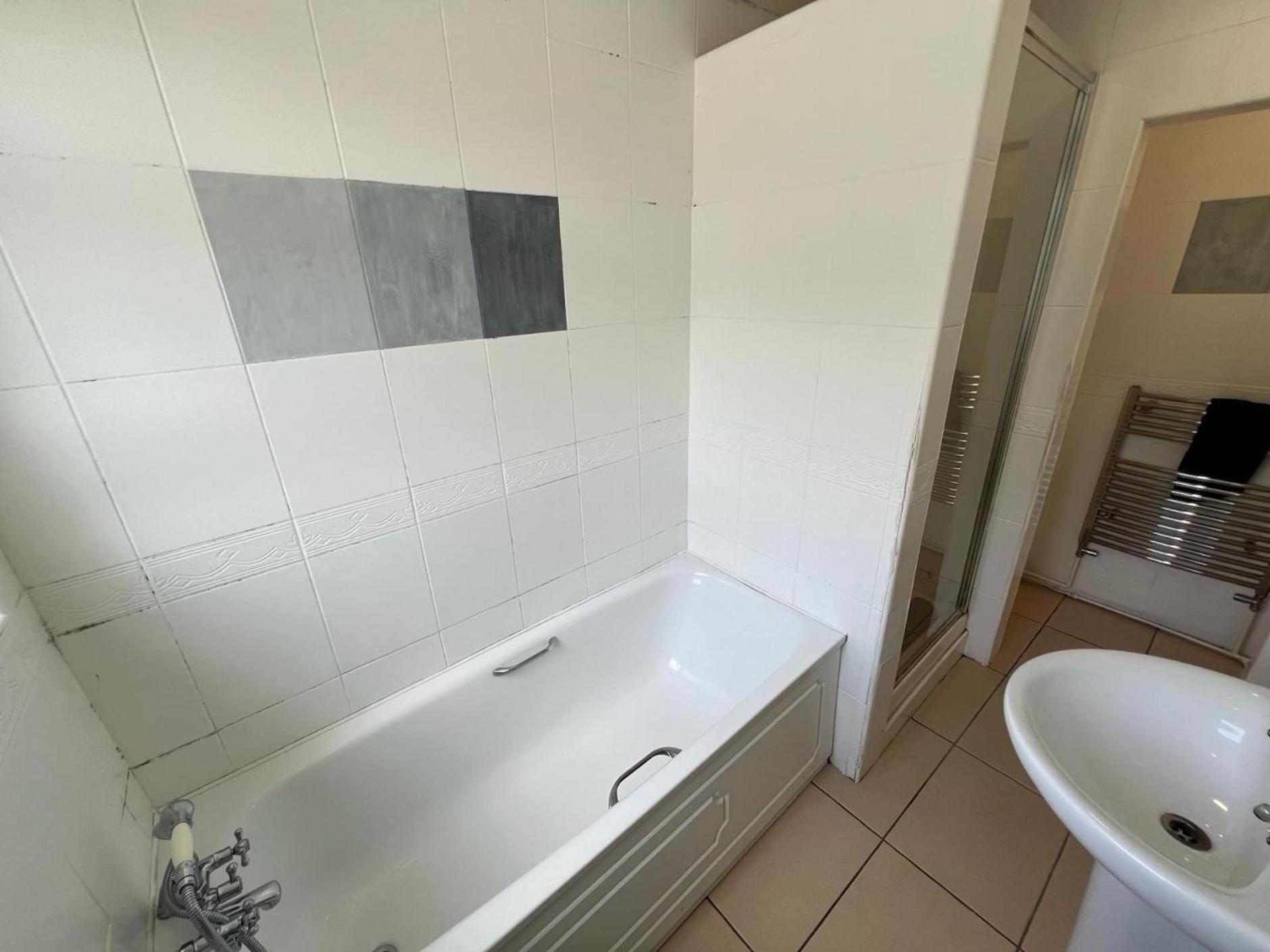Great 4 Bedroom House - Great Location - Garden - Parking - Fast Wifi - Smart Tv - Newly Decorated - Sleeps Up To 8! Only 10 Mins Drive To Sandbanks Beach! Close To Poole & Bournemouth Kültér fotó