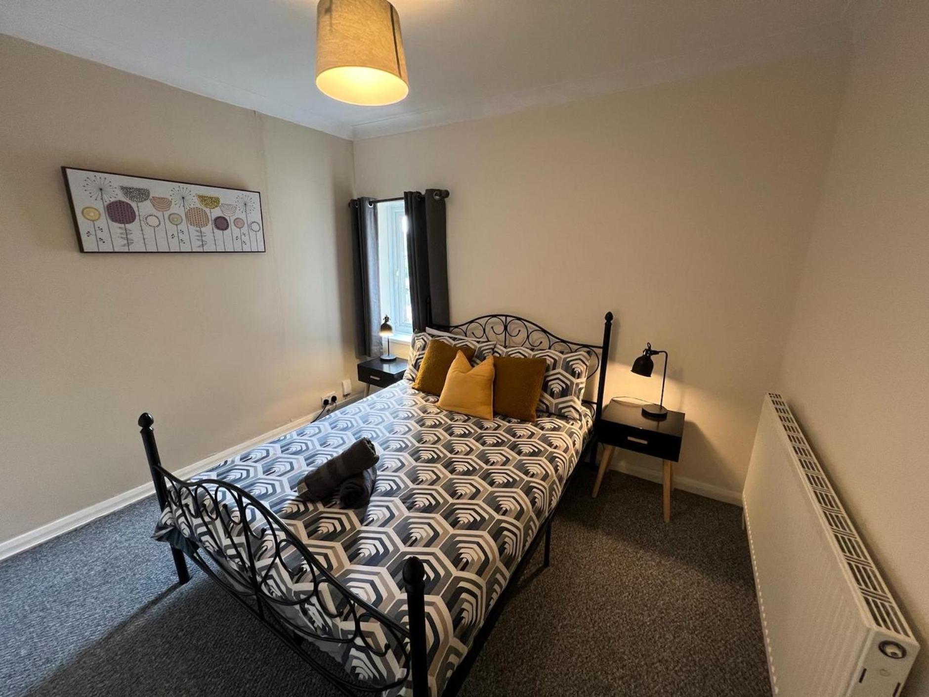 Great 4 Bedroom House - Great Location - Garden - Parking - Fast Wifi - Smart Tv - Newly Decorated - Sleeps Up To 8! Only 10 Mins Drive To Sandbanks Beach! Close To Poole & Bournemouth Kültér fotó